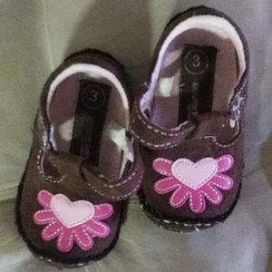 Baby girl size 3 Oshkosh shoes genuine leather...
